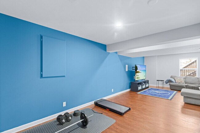 Building Photo - 430 Rockcrest Way