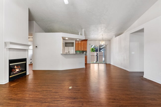 Building Photo - 2119 W Roberts Ave