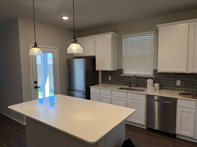 Building Photo - NEW 4 Bedroom in Joshua ISD. Move in special for the end of the year!