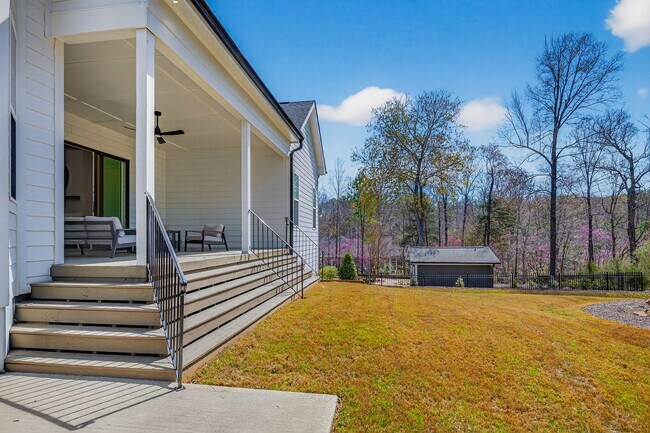 Building Photo - 210 Lookout Ridge
