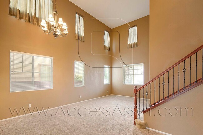 Building Photo - Charming 4 Bedroom, 3 Bathroom Home in Murrieta with Spacious Layout & Bright Interiors