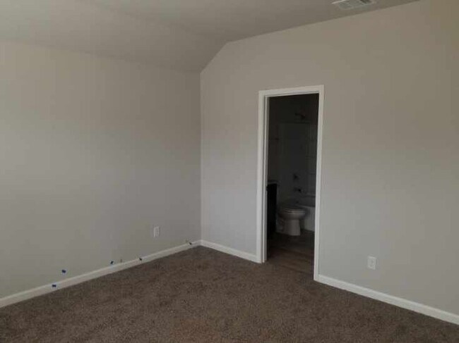 Building Photo - 18140 Fox Hollow Loop