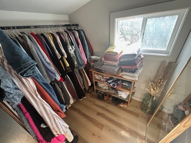 Building Photo - 2 bedroom 1 bath single family home