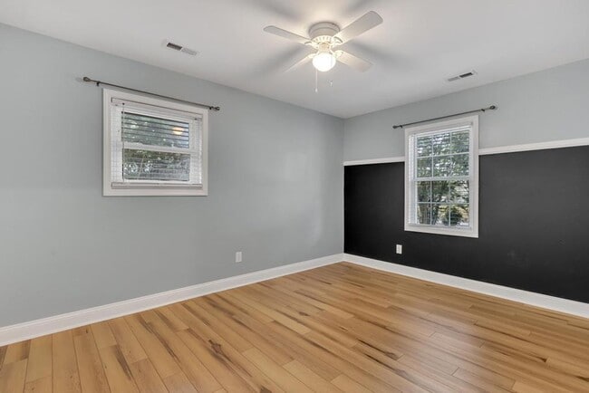 Building Photo - Large Ranch Home with 3BR/ 2 Bath with an Extra Bonus Room!