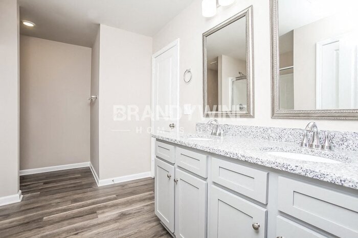 Building Photo - 506 Glenmanor Dr