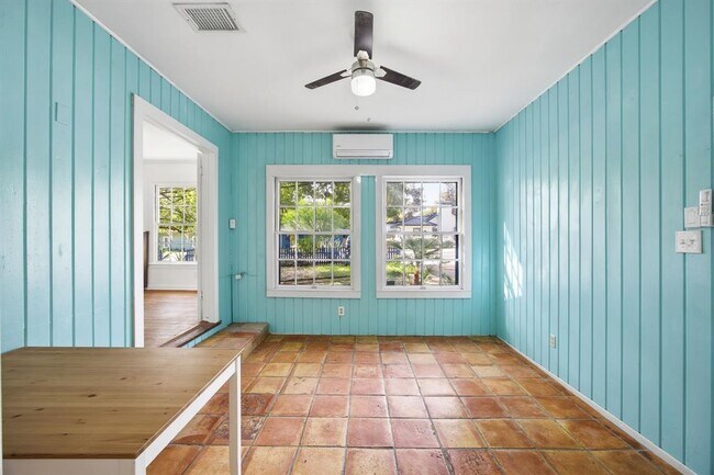 Building Photo - 1706 E 38th 1/2 St