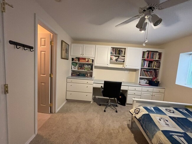 Building Photo - Meticulsly Maintained 5 Bedroom, 4 Bathroom Home