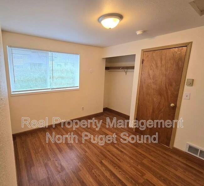 Building Photo - 8326 Henning Dr