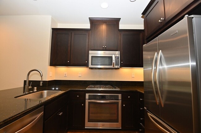 Building Photo - Tralee Village-Tri-Level Townhome, Modern ...