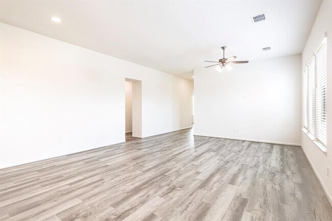 Building Photo - 2850 Orange Leaf Dr