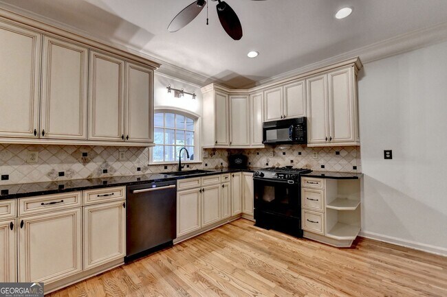 Building Photo - 2611 Briers N Dr