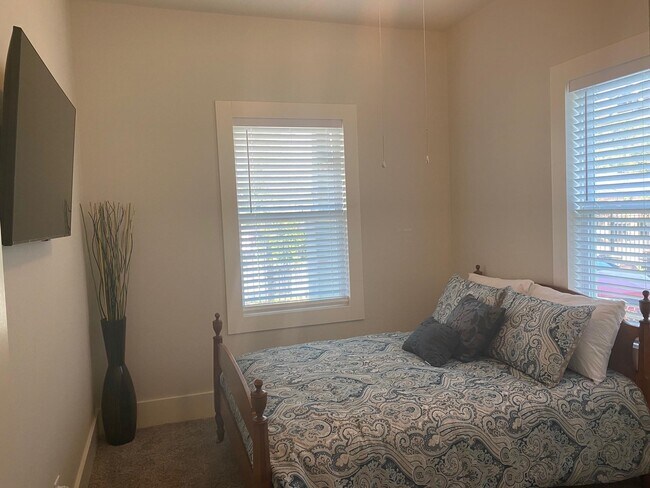 Building Photo - 2708 Winbern St