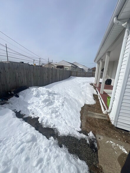 Building Photo - 15 Pershing St