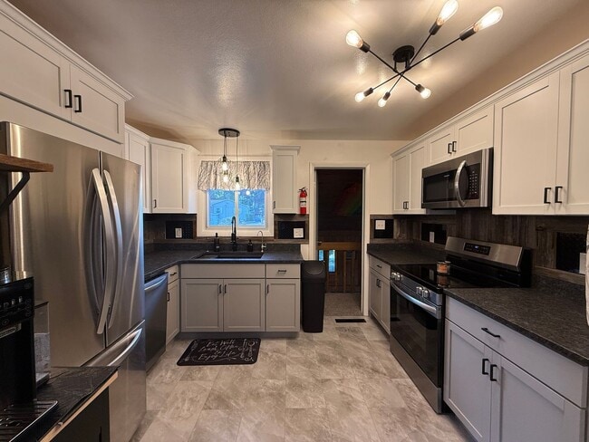 Building Photo - Spacious Rural Ranch!