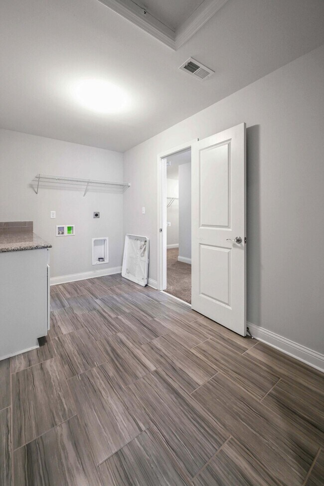 Building Photo - 4155 Sperling Dr
