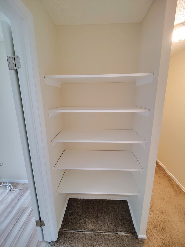 Building Photo - *Well-Maintained 3BD/1.5BA Townhouse Available in West Mifflin*