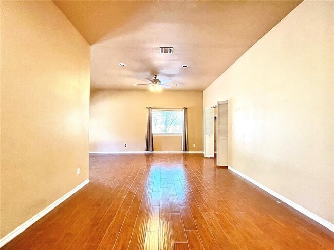 Building Photo - 502 Yaupon Cove