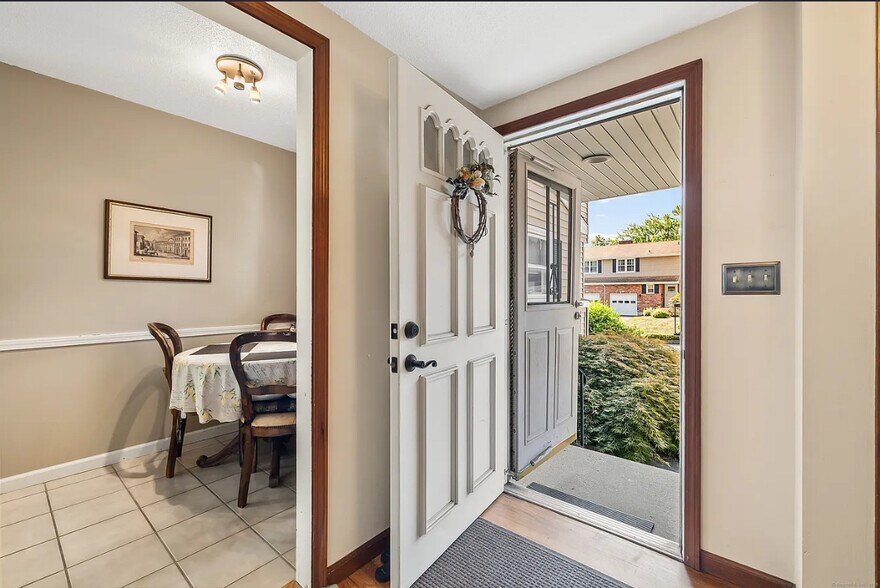 Building Photo - 1293 New Britain Ave