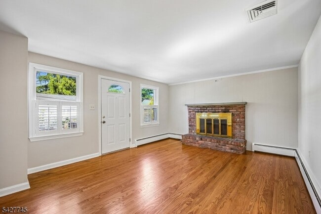 Building Photo - 32 Center St