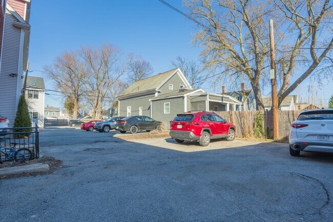 Building Photo - 93 Bridge St