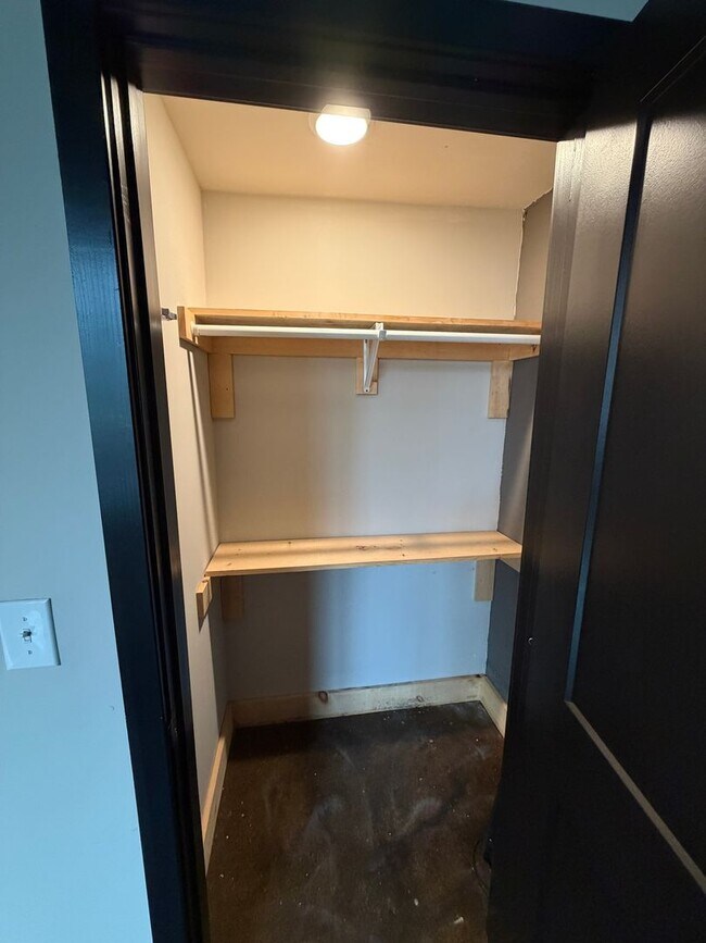 Building Photo - 1 Bed w/ 1.5 bath LOFT apartment with 2 car GARAGE - Hanover, PA