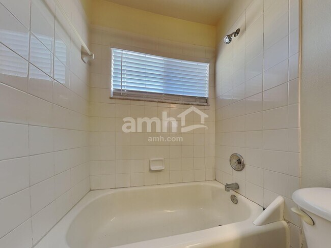 Building Photo - 12723 Longcrest Dr