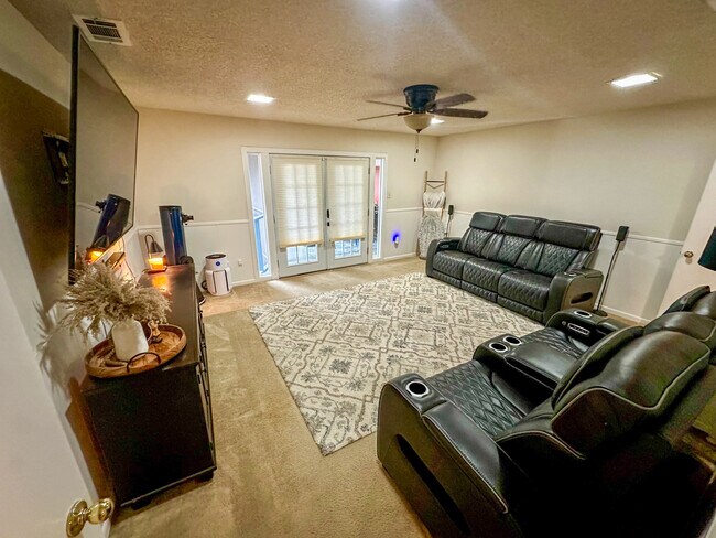 Building Photo - 81 Family Cir