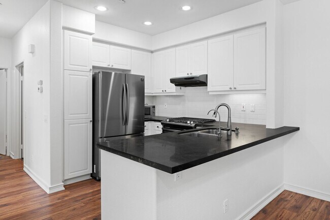 Building Photo - 10722 Sabre Hill Dr