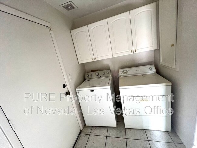 Building Photo - 5716 Grand Entries Dr