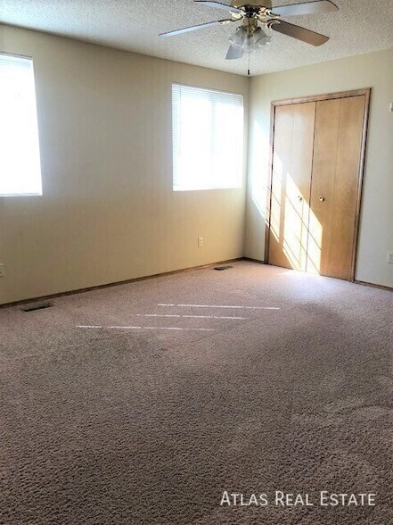 Building Photo - 3820 Dolphin Cir