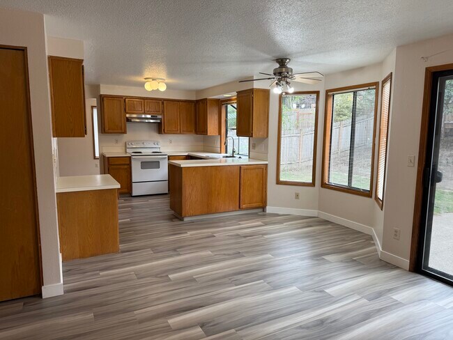 Building Photo - 7050 SW 174th Ave