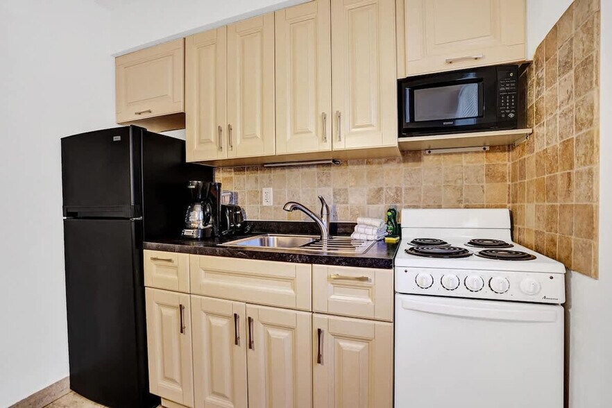 Building Photo - 3215 NE 7th St