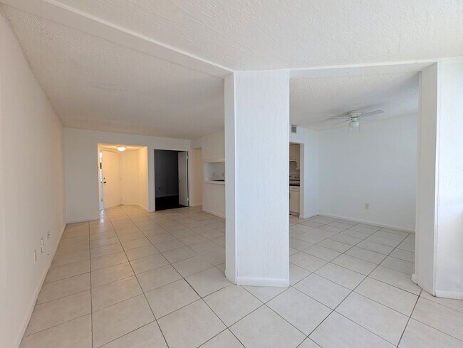 Building Photo - Spacious 2BR/2BA Residence – Great Kendall Location