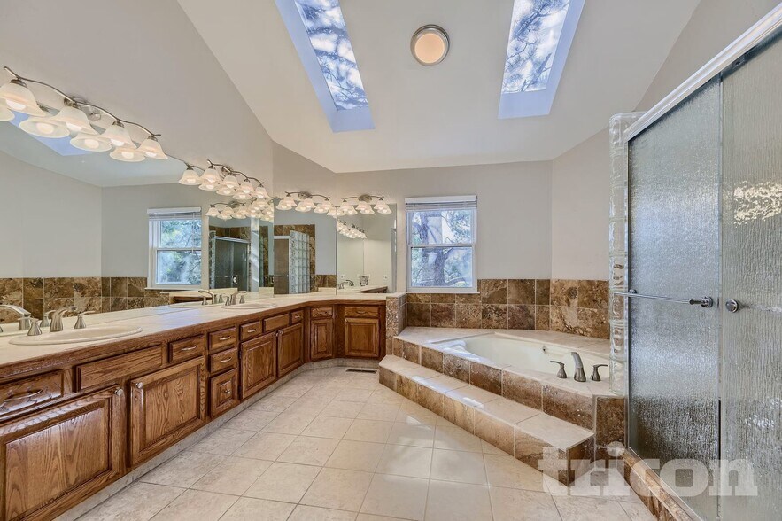 Building Photo - 7412 Pembroke Ct