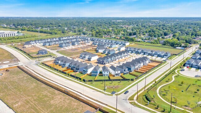 Building Photo - 10316 Penryn Frst Trl