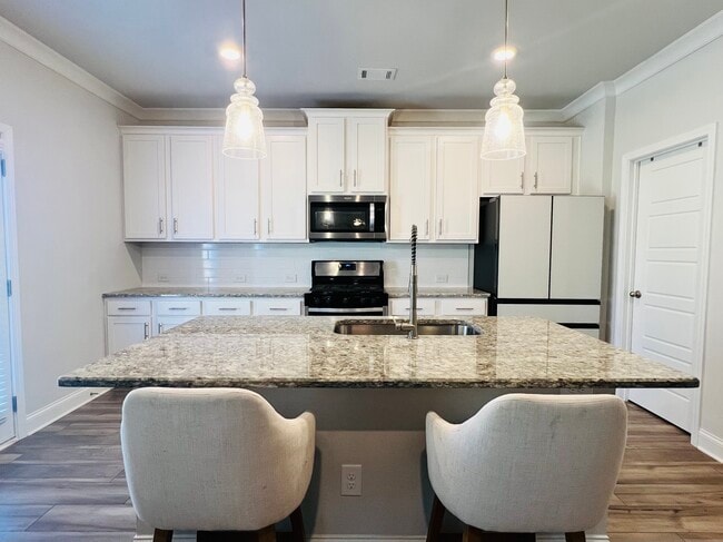 Building Photo - 4088 Brookmont Way