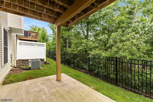 Building Photo - 28 Henning Terrace