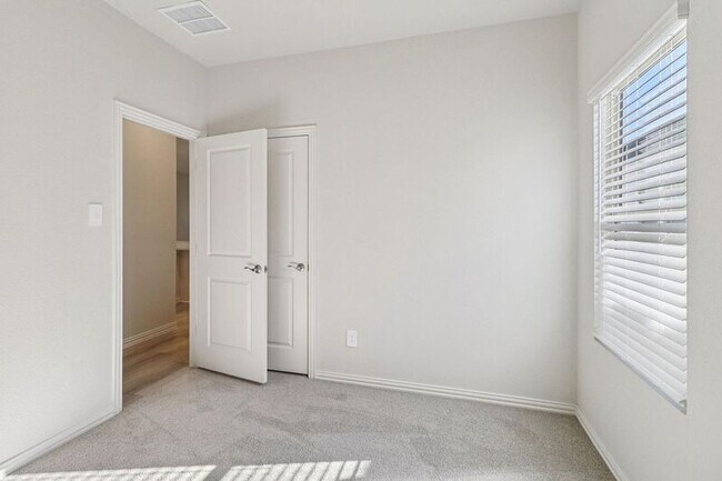 Building Photo - 5907 Belchamp Dr