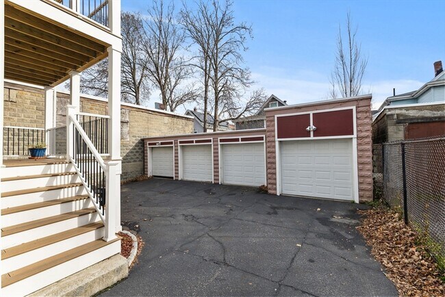 Building Photo - 22 Clarendon Ave