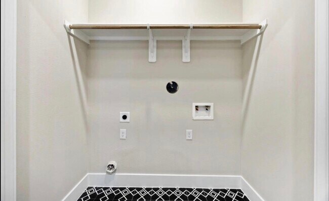 Building Photo - 4624 Mayflower St