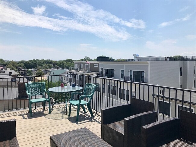 Building Photo - 360-362 Dorchester Street Unit 3