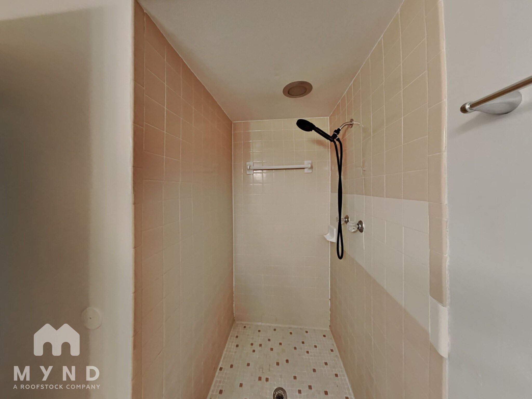 Building Photo - 628 Royal Palm Dr