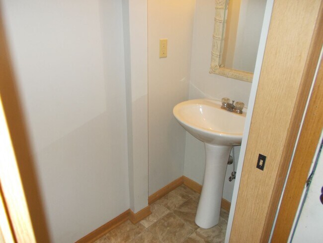 Building Photo - Large, beautiful home in South Richmond