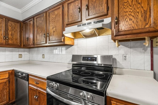 Building Photo - 19 Oak Forest Dr