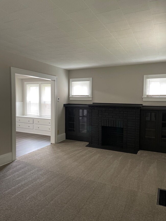 Building Photo - 147 Conrad St