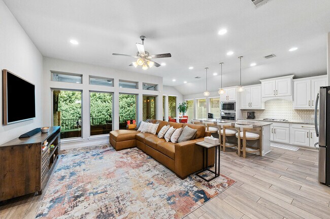 Building Photo - 104 Indian Paintbrush Trl