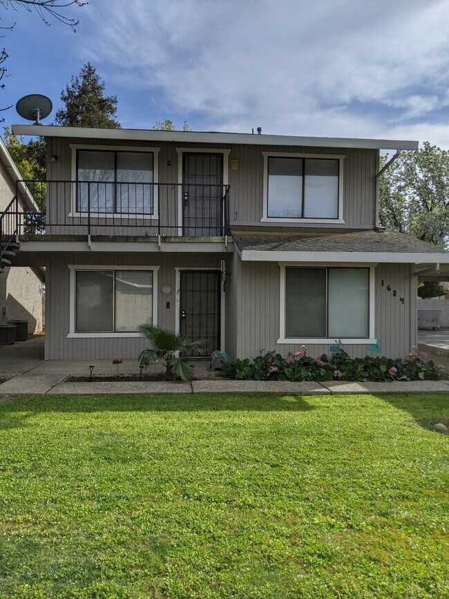 Building Photo - Ready Now! One bedroom apartment home with...