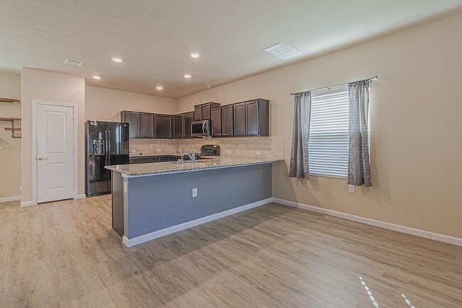 Building Photo - $300 OFF 1ST MONTH RENT IF YOU MOVE IN WIT...