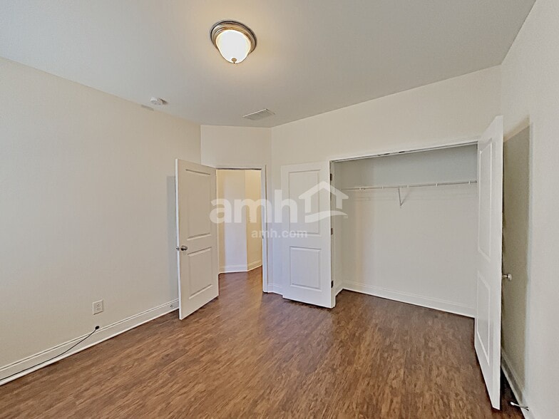 Building Photo - 209 McBee Pl