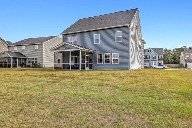 Building Photo - 6 Bedroom, 4.5 Bathroom Home in Cane Bay - Summerville